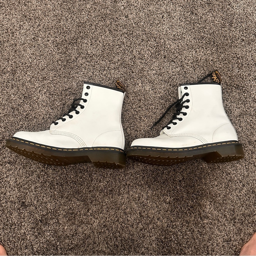 Dr. Martens Leather White Boots Black Laces Woman Sz 8 Yellow Stitching Classic - Picture 4 of 15